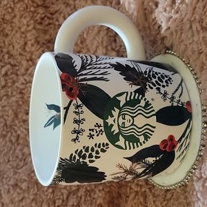 2021 STARBUCKS CHRISTMAS HOLIDAY COFFEE MUG CUP 12 OZ SNOWFLAKE BERRY PINE